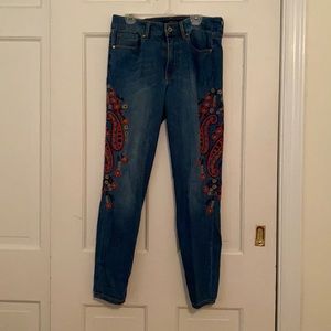 Embroidered Tommy Hilfiger Jeans